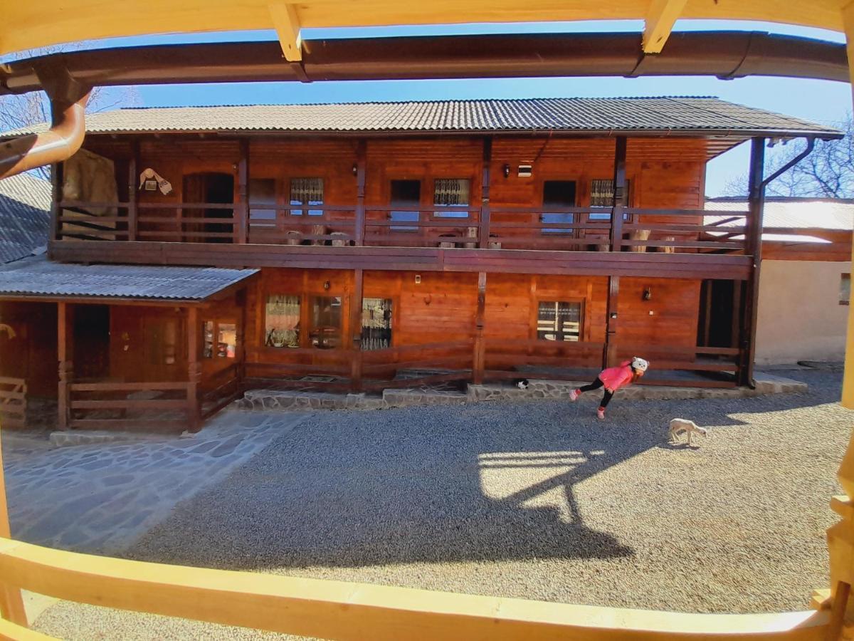 Casa De La Ferma Mariuca Berbesti Exterior foto
