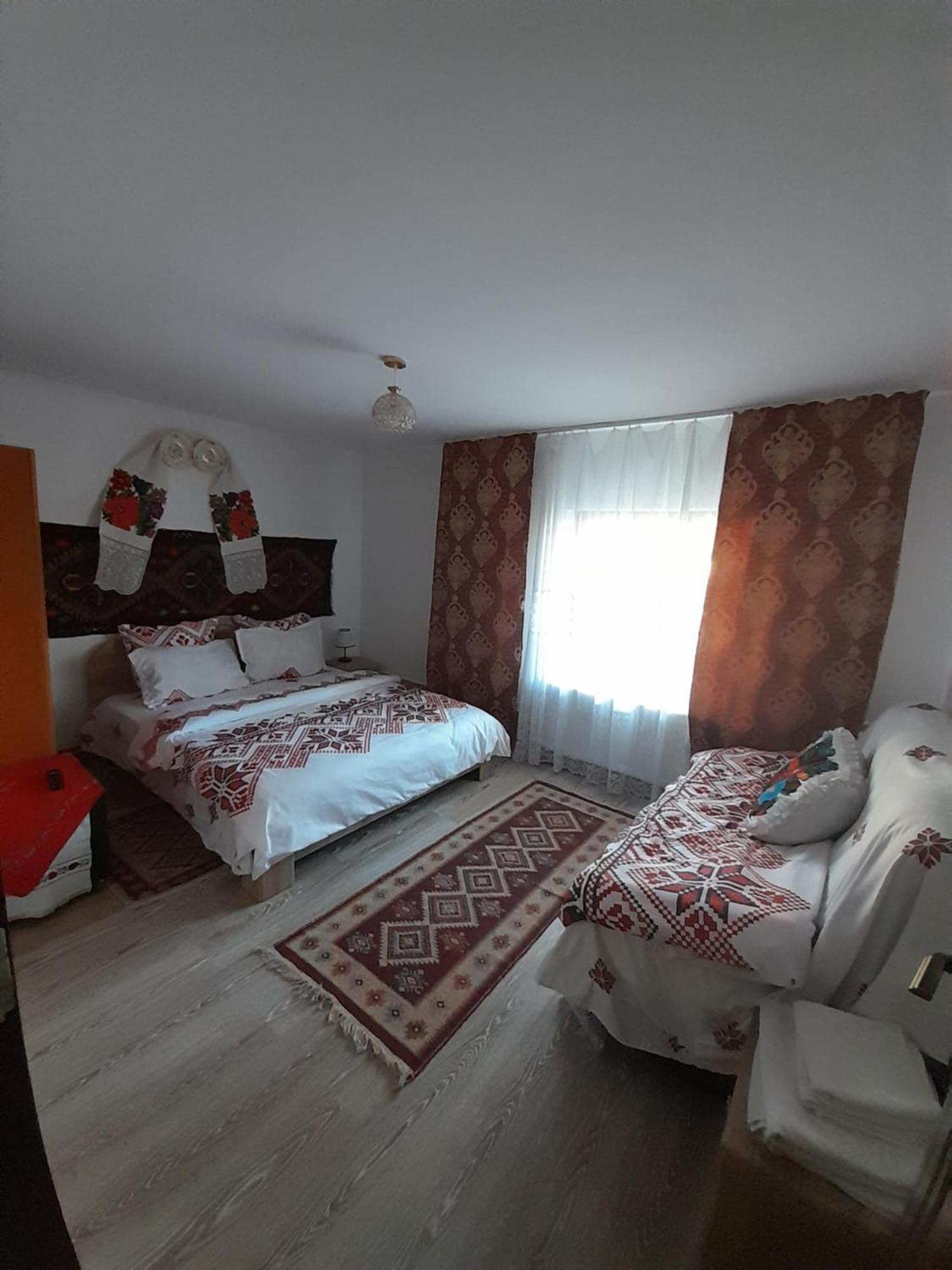 Casa De La Ferma Mariuca Berbesti Quarto foto